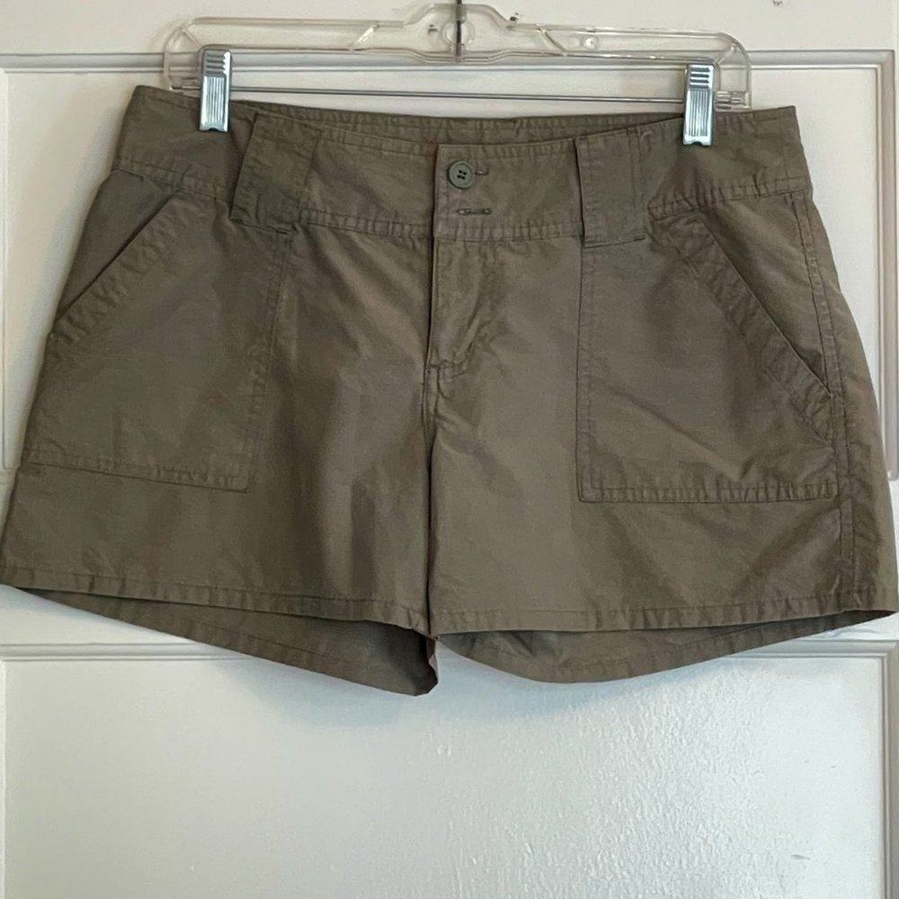 Alpine Design Women's chino style shorts